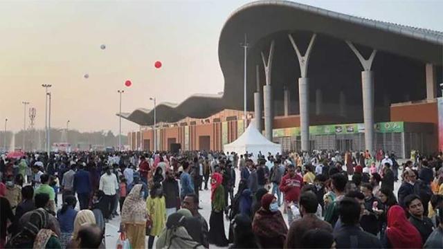 শেষ সময়ে জমে উঠেছে ঢাকা আন্তর্জাতিক বাণিজ্য মেলা