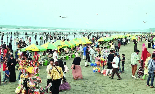 বৃষ্টিধারায় মুখর পর্যটনকেন্দ্র : উচ্ছ্বসিত পর্যটক
