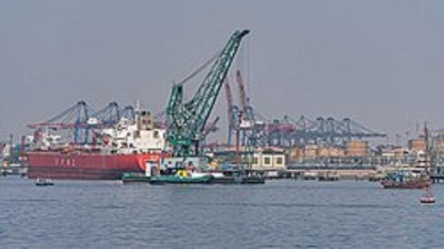 যুদ্ধের সুবিধা পাচ্ছে করাচি বন্দর