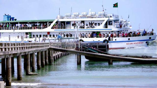 বেহাল দশা সেন্টমার্টিন দ্বীপে নামার একমাত্র জেটির - ঝুঁকিতে পর্যটক