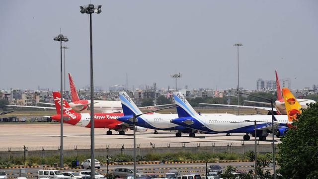 কলকাতা বিমানবন্দরের ২০ লক্ষ টাকা জরিমানা