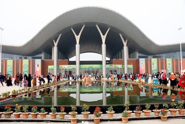 নতুন ভেন্যুতে যেমন চলছে ঢাকা বাণিজ্য মেলা
