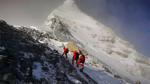 এভারেস্টে অভিযানে নতুন শর্ত